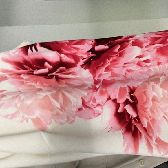 Stunning guess white flower dress - Picture 5 of 6